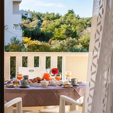 Apartment Ankora Supetar