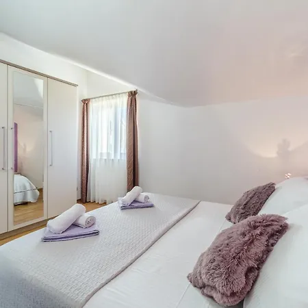 Apartment Ankora Supetar