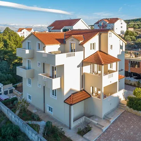 Apartment Ankora *